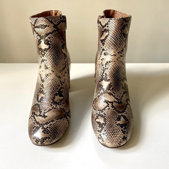 LIKE NEW Textured Leather Booties - Picture 4 of 5